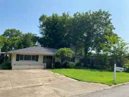 featured image of 104 W 14th St