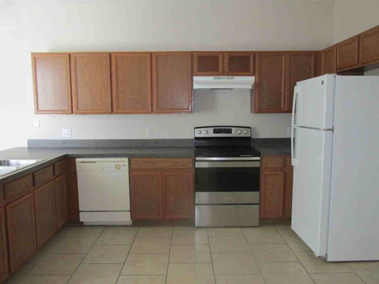 1923 Myakka Ct - Photo 2 of 10