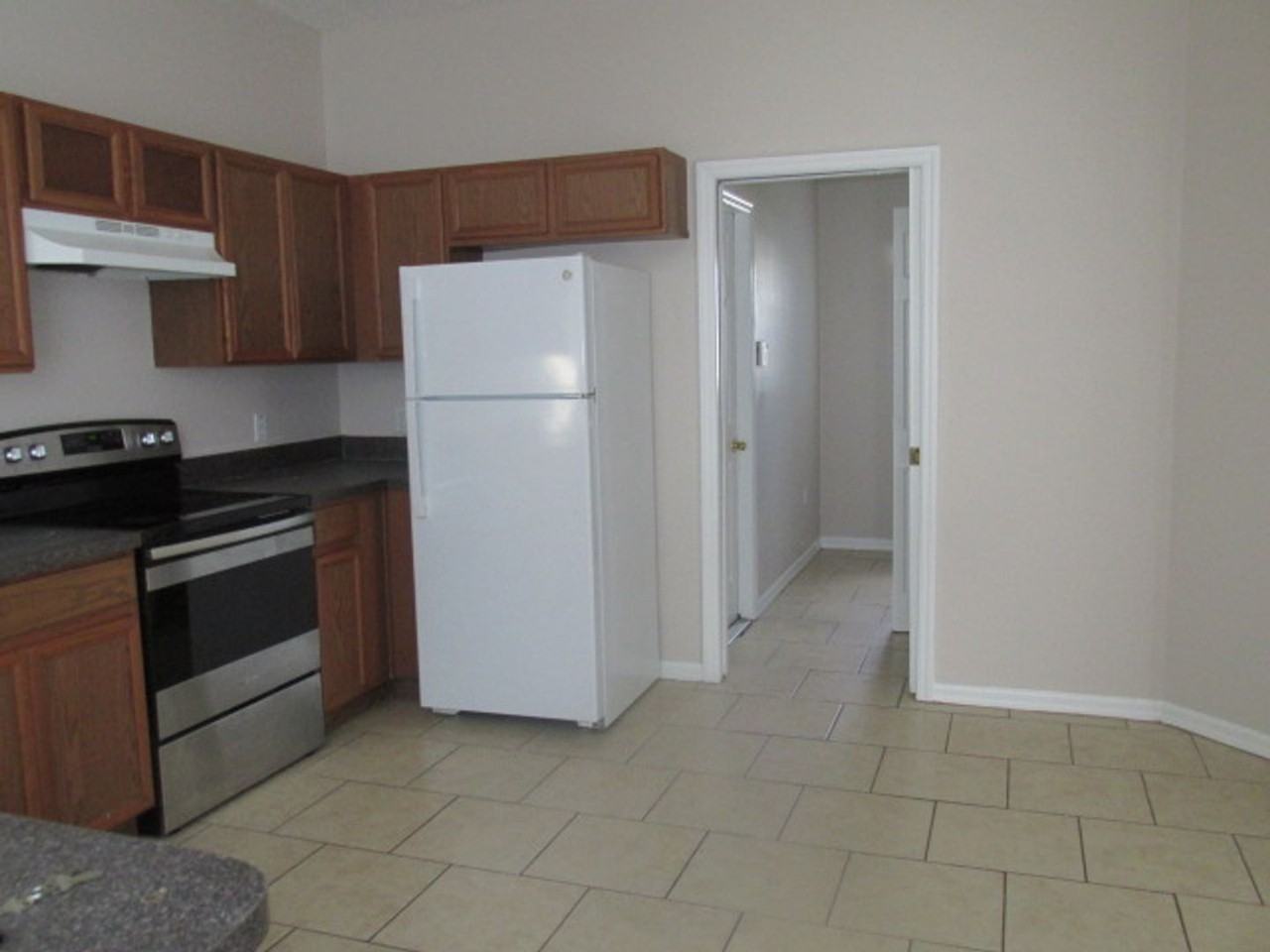 1923 Myakka Ct - Photo 3 of 10