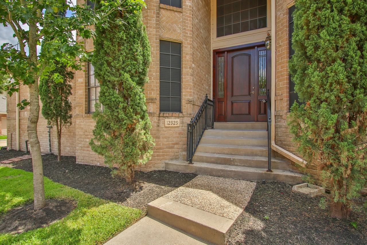 12929 Kingsbridge Ln - Photo 5 of 34