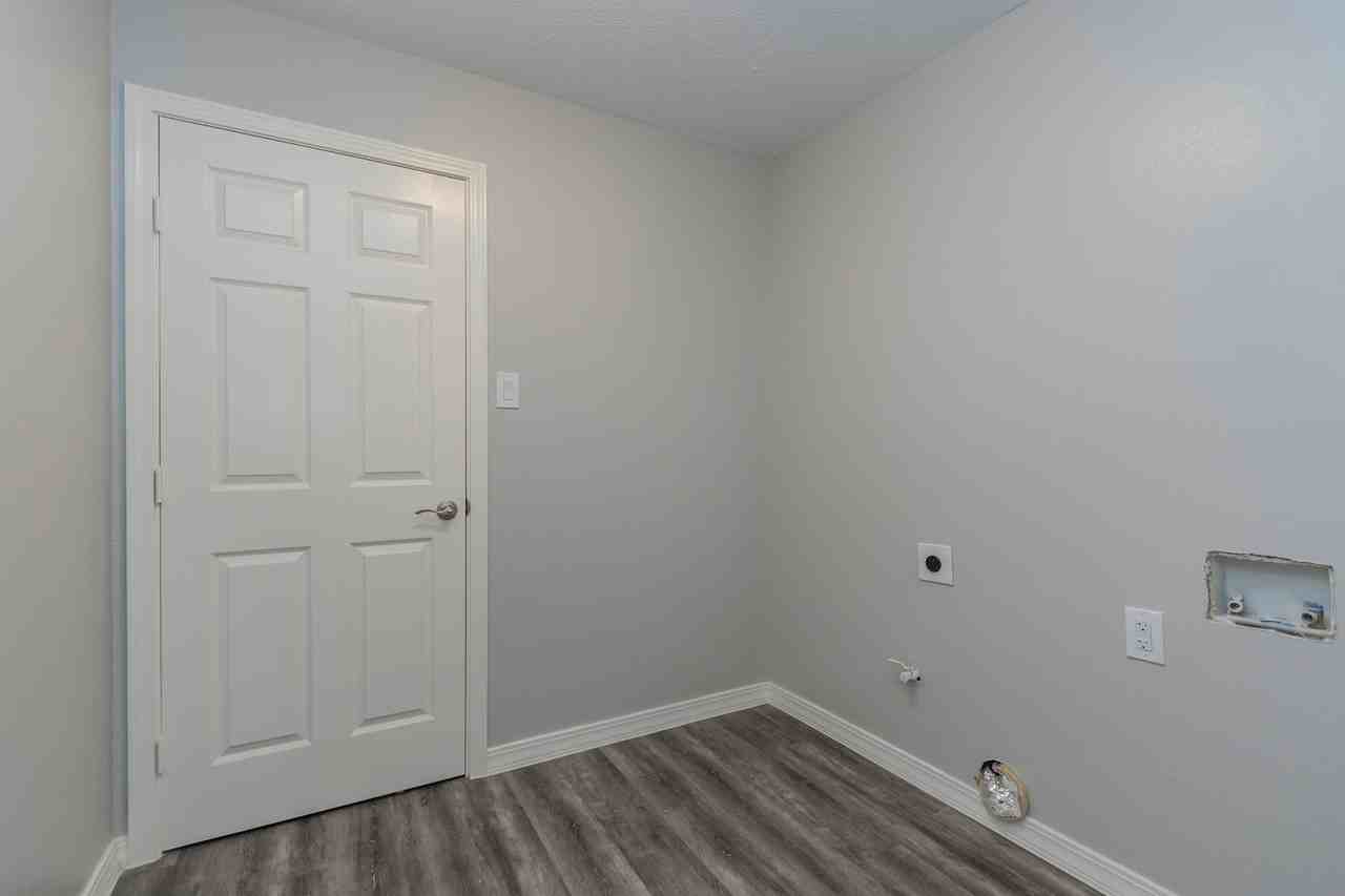 12929 Kingsbridge Ln - Photo 7 of 34