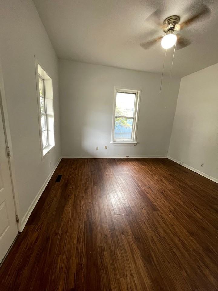 1022 W Thoman St - Photo 2 of 17