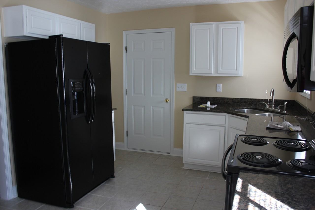 350 Cambridge Way - Photo 2 of 8