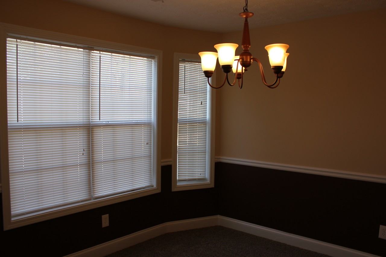 350 Cambridge Way - Photo 5 of 8