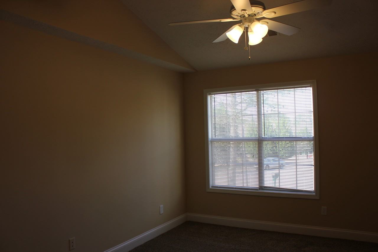 350 Cambridge Way - Photo 6 of 8