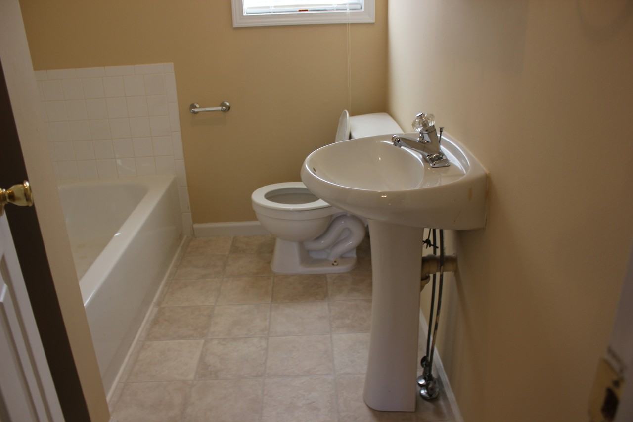 350 Cambridge Way - Photo 7 of 8