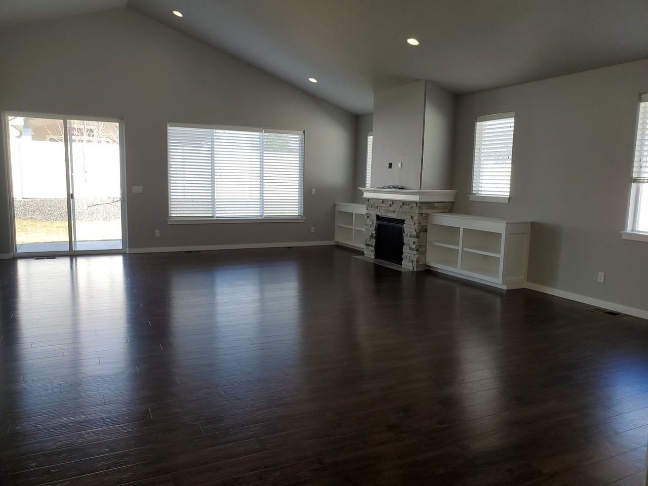 1679 N Chetco Dr - Photo 2 of 25