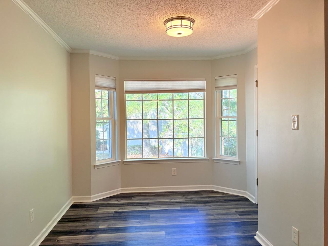 105 Stratford Dr Apt H - Photo 4 of 15