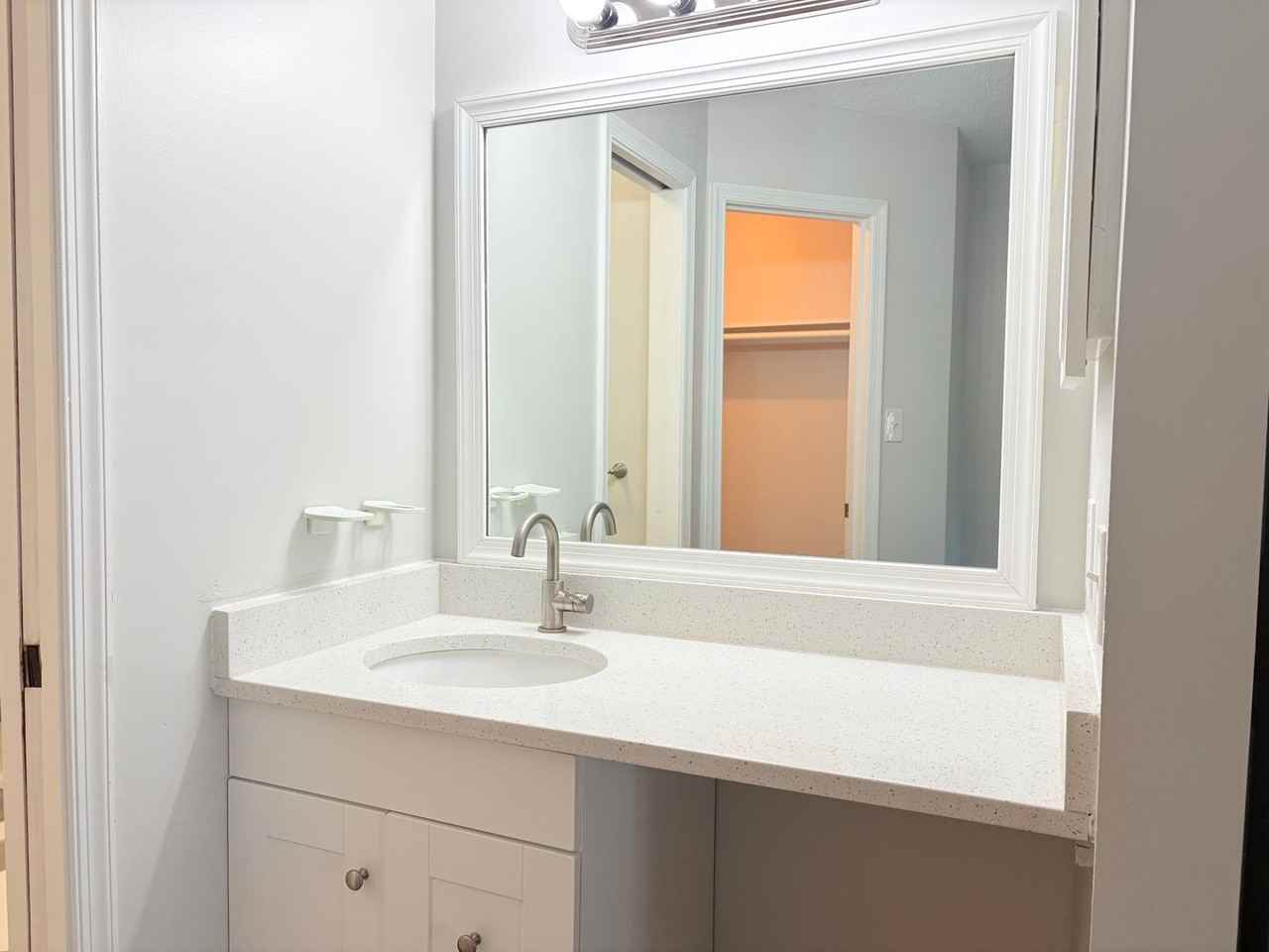 105 Stratford Dr Apt H - Photo 7 of 15