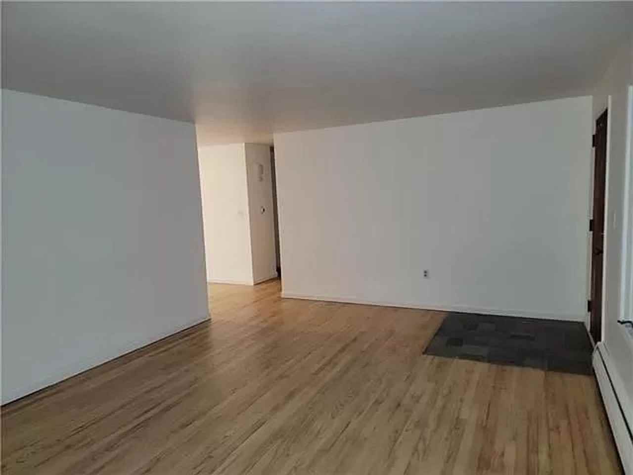 116 S Jerome St - Photo 3 of 18