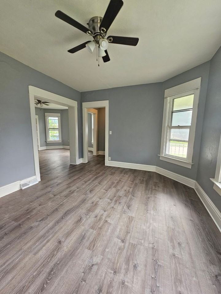 2002 W 5th St - Photo 2 of 17