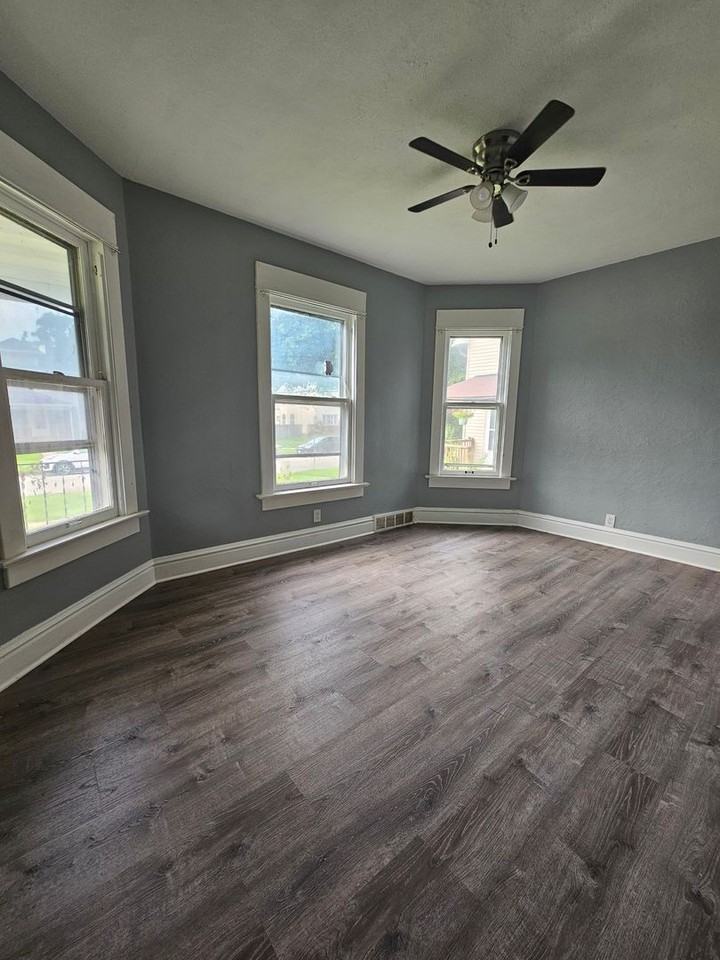 2002 W 5th St - Photo 3 of 17