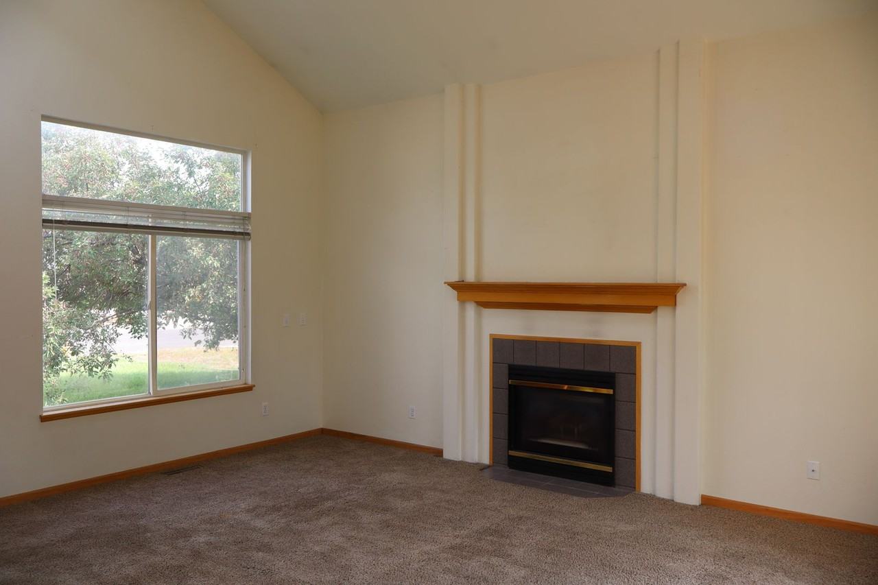 625 Brewer Dr - Photo 3 of 16