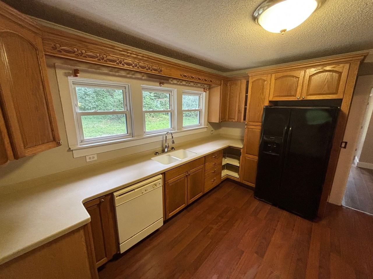 133 E Bank St - Photo 2 of 9