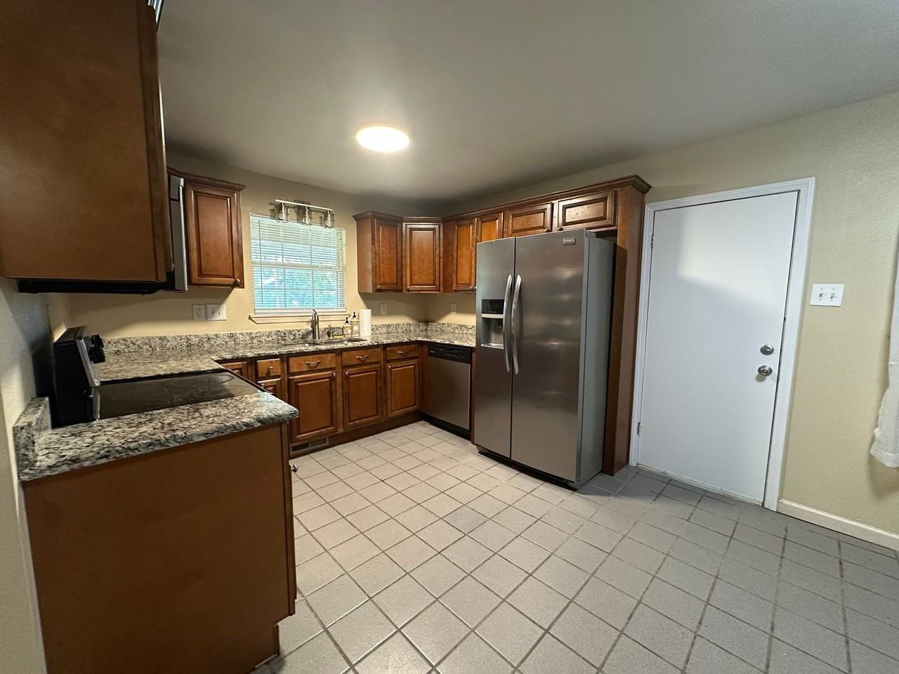 207 E H Pl - Photo 4 of 9