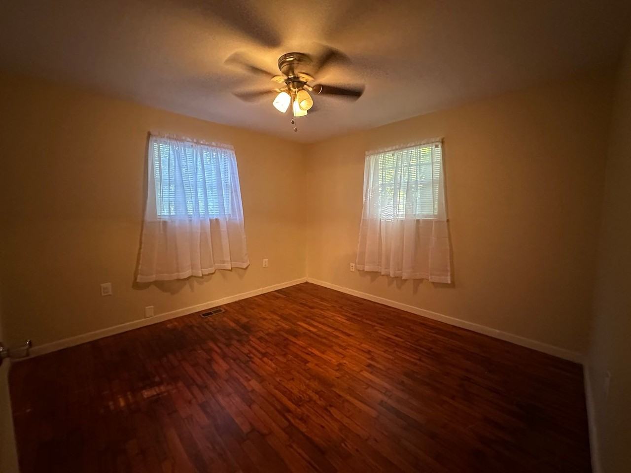 207 E H Pl - Photo 5 of 9