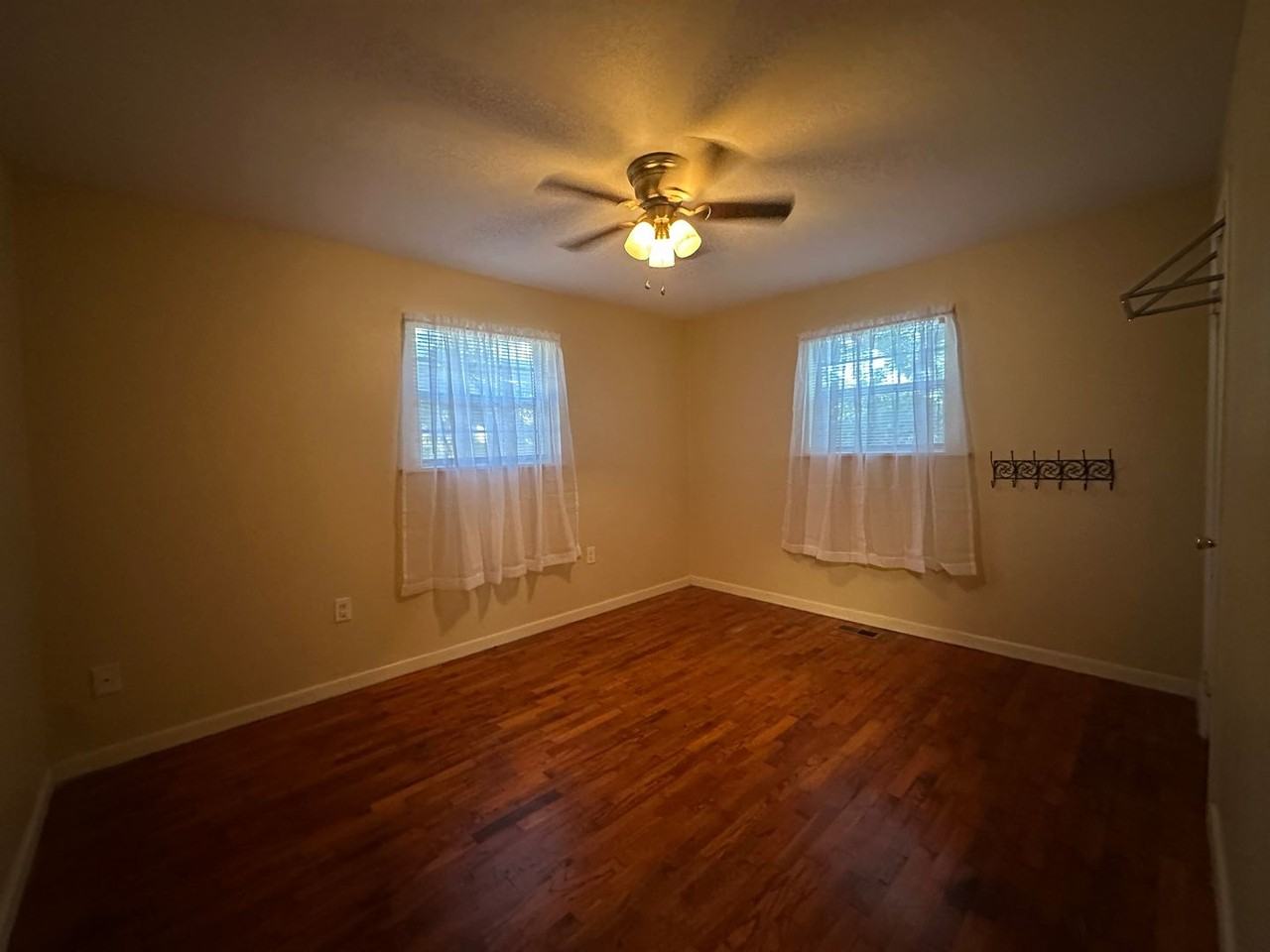 207 E H Pl - Photo 6 of 9