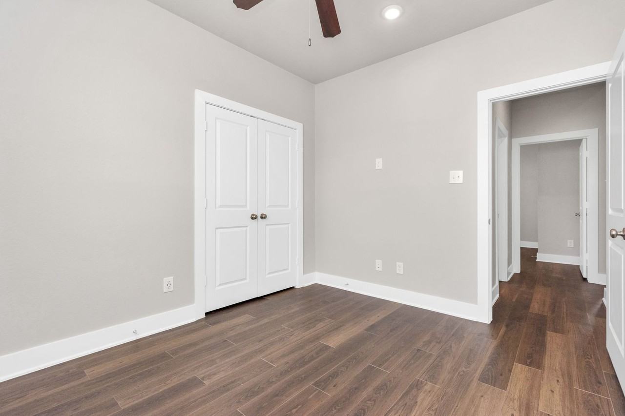 1241 Scarlet Creek Dr - Photo 4 of 34