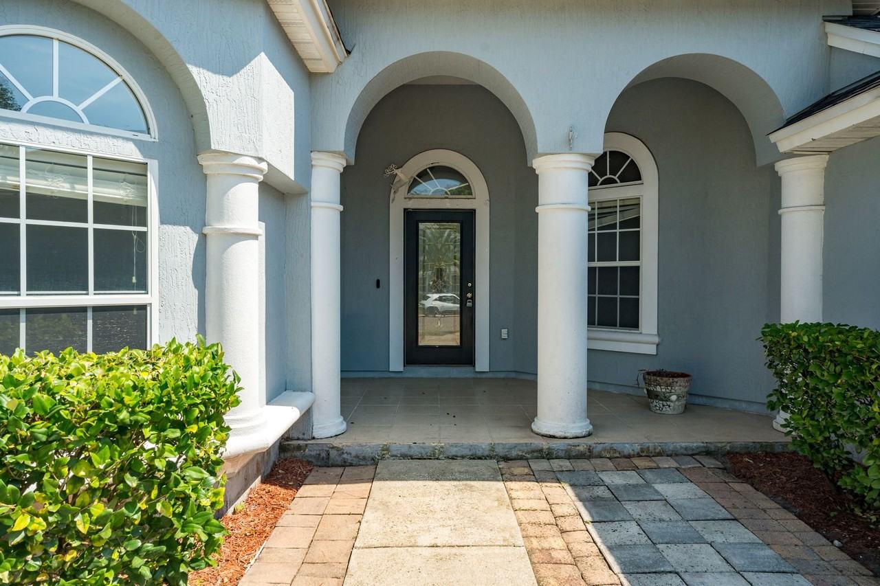 10008 Sifton Ct - Photo 3 of 34