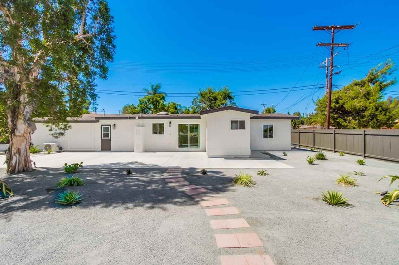 658 Las Flores Dr - Photo 3 of 31