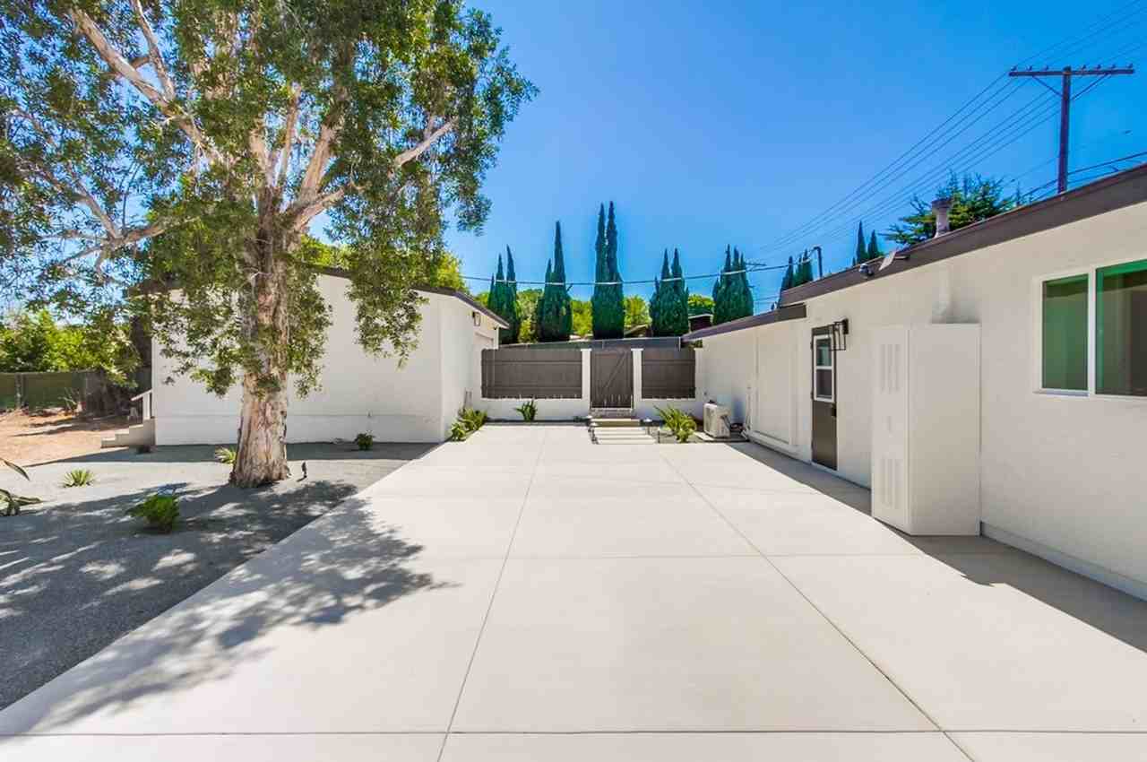 658 Las Flores Dr - Photo 2 of 31