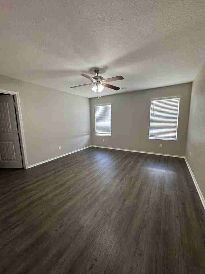 3812 Keeneland Dr - Photo 2 of 21