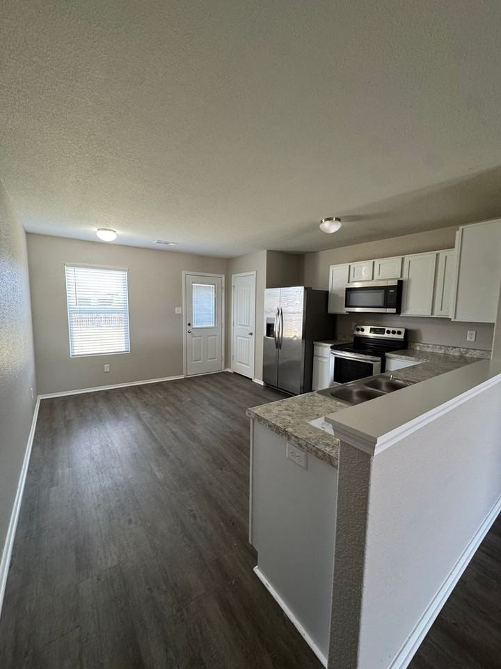3812 Keeneland Dr - Photo 4 of 21