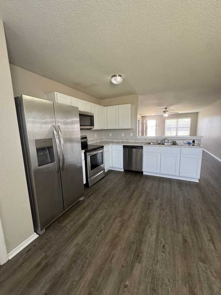 3812 Keeneland Dr - Photo 5 of 21