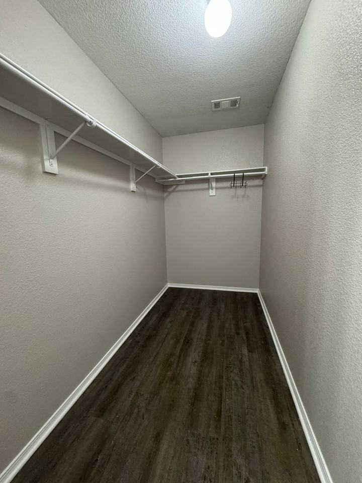 3812 Keeneland Dr - Photo 6 of 21