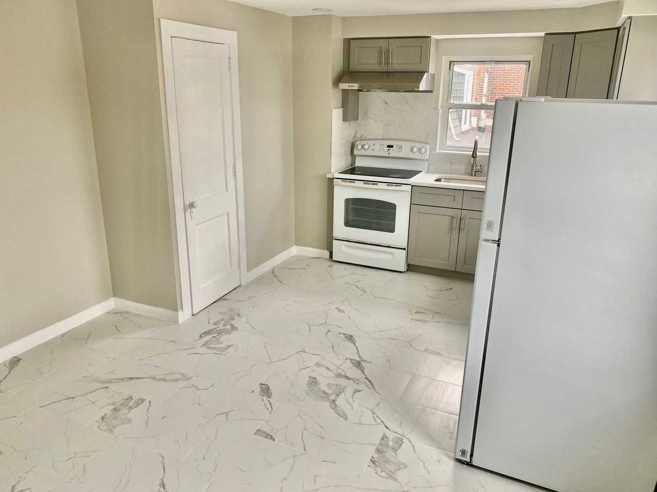 1319 Hamilton St - Photo 2 of 10