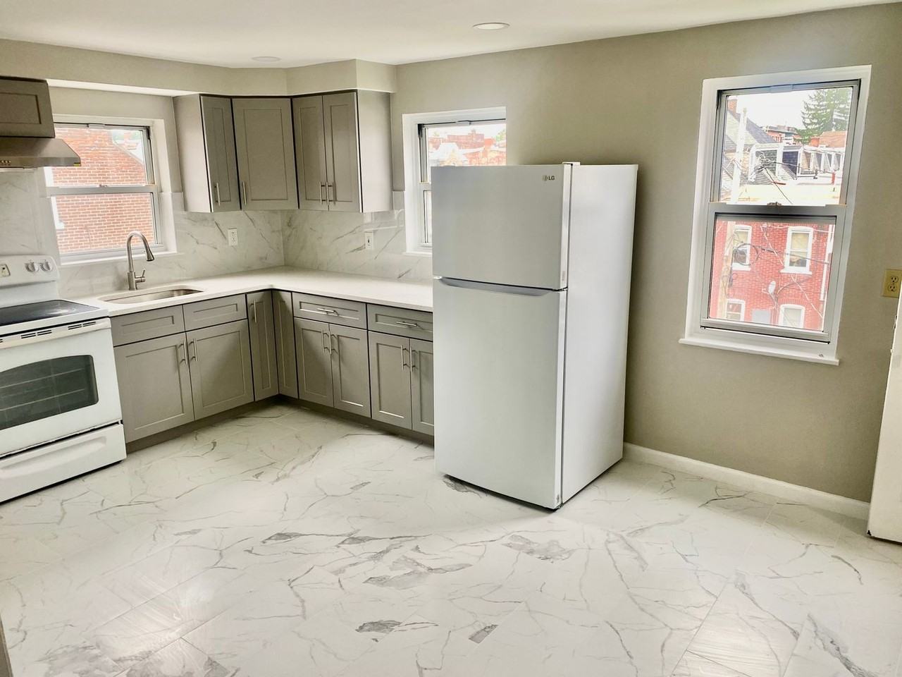 1319 Hamilton St - Photo 3 of 10