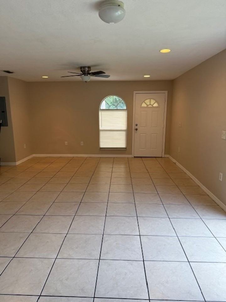 558 Imperial Pl - Photo 2 of 16