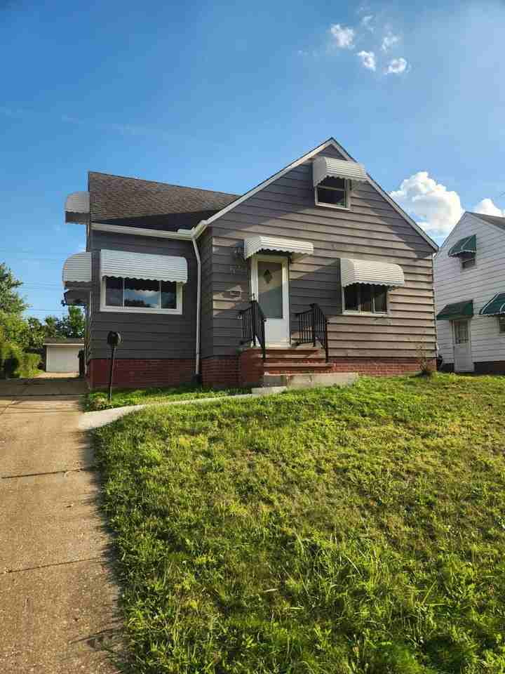 11202 Mountview Ave - Photo 2 of 43