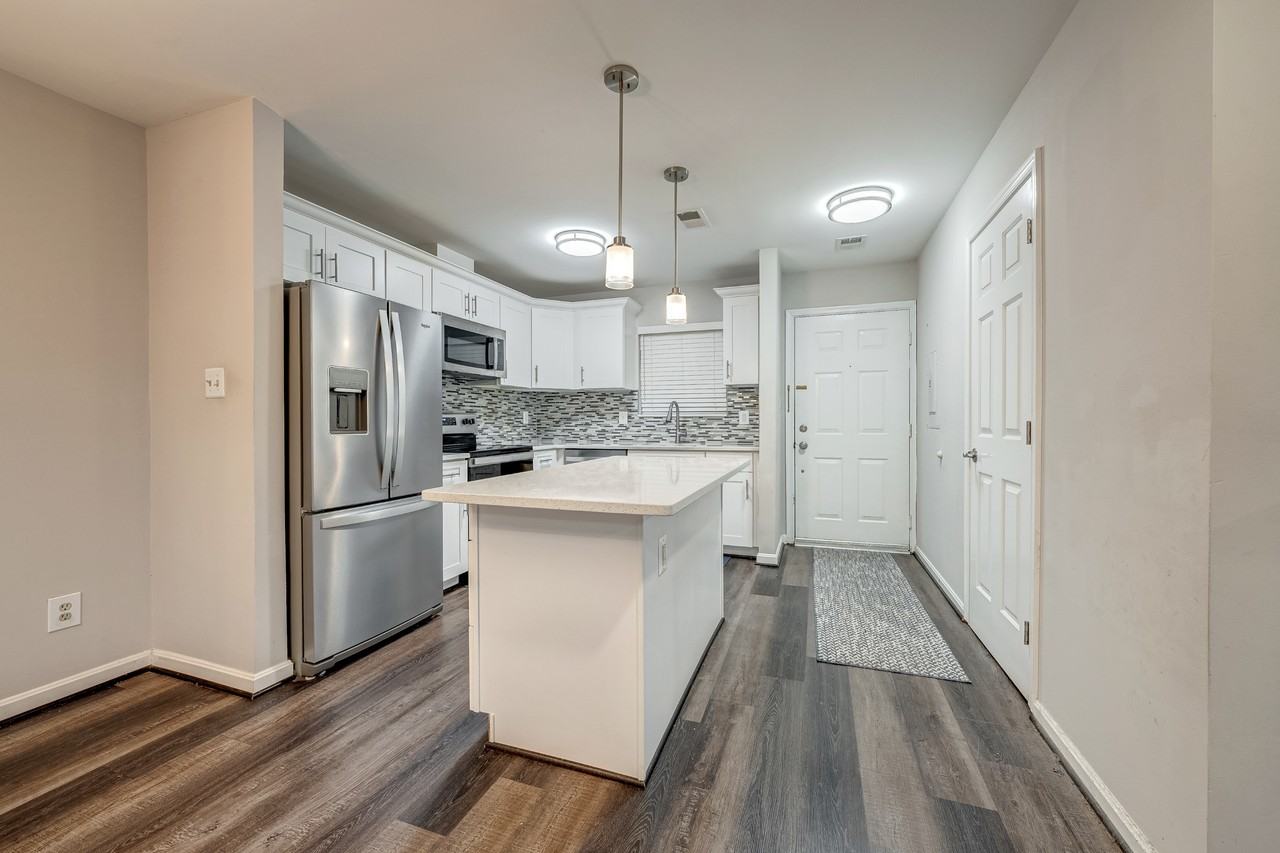 2809 Lee Oaks Ct #201 - Photo 3 of 33