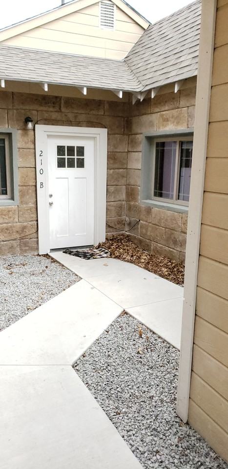 210 N Rowe St #B - Photo 2 of 15