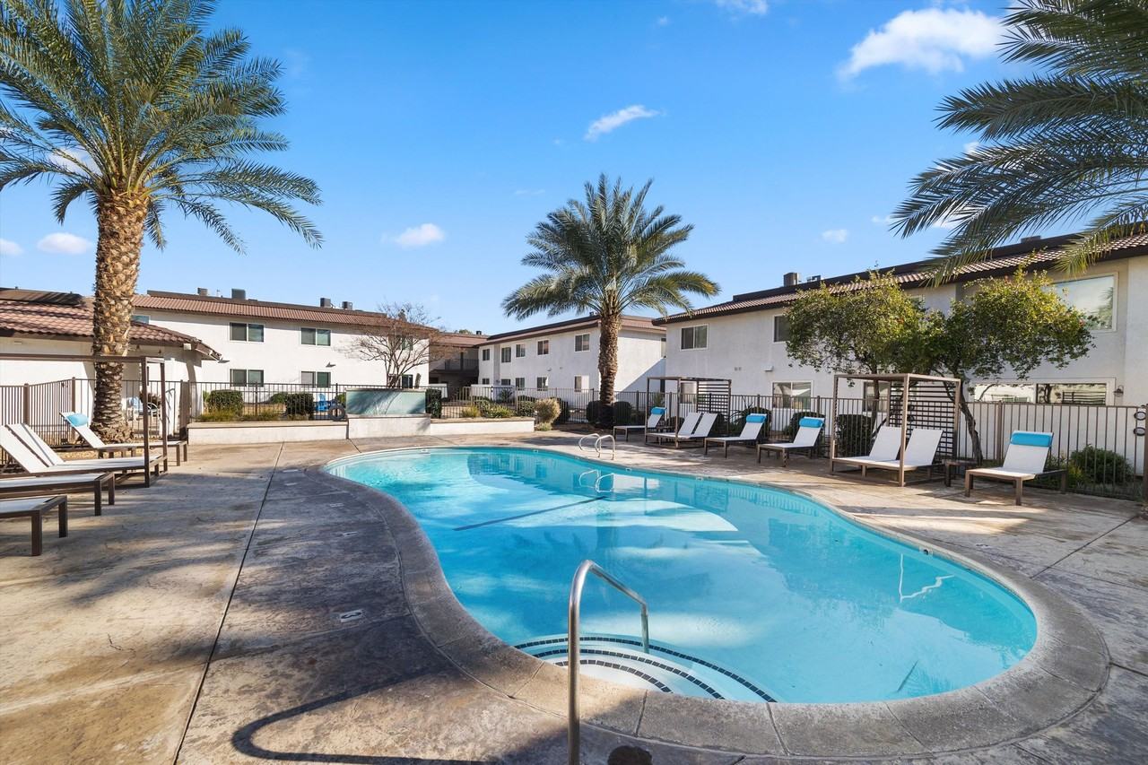 University Riverside Gardens - Photo 7 of 50