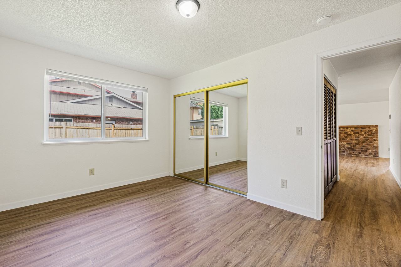 2441 I St Ne #B - Photo 7 of 18