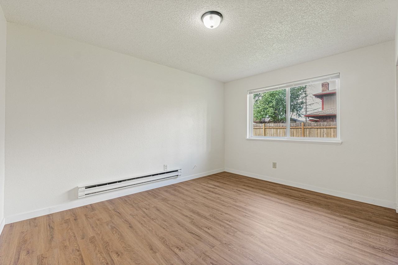 2441 I St Ne #B - Photo 5 of 18