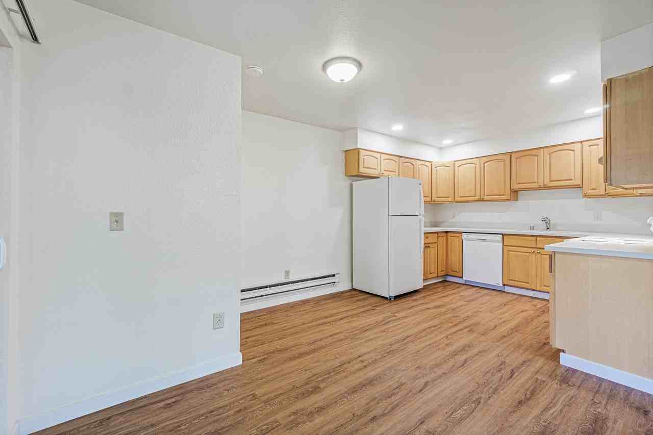 2441 I St Ne #B - Photo 6 of 18