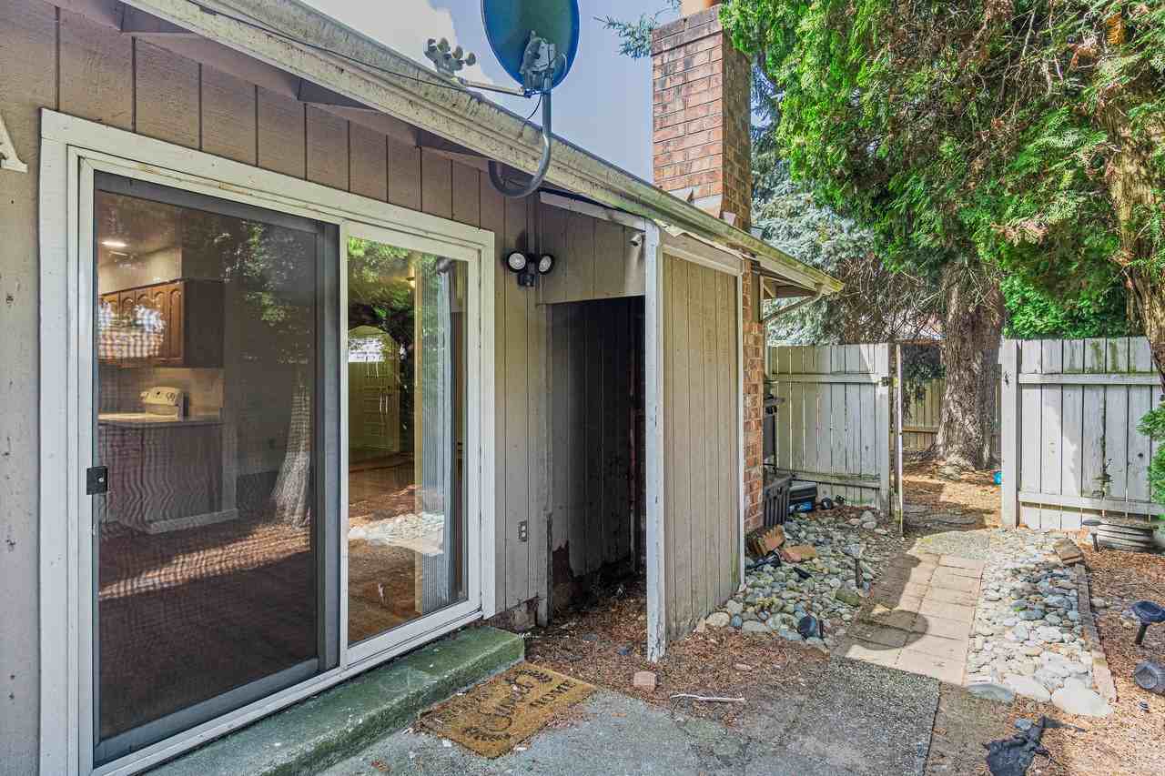 2441 I St Ne #B - Photo 2 of 18