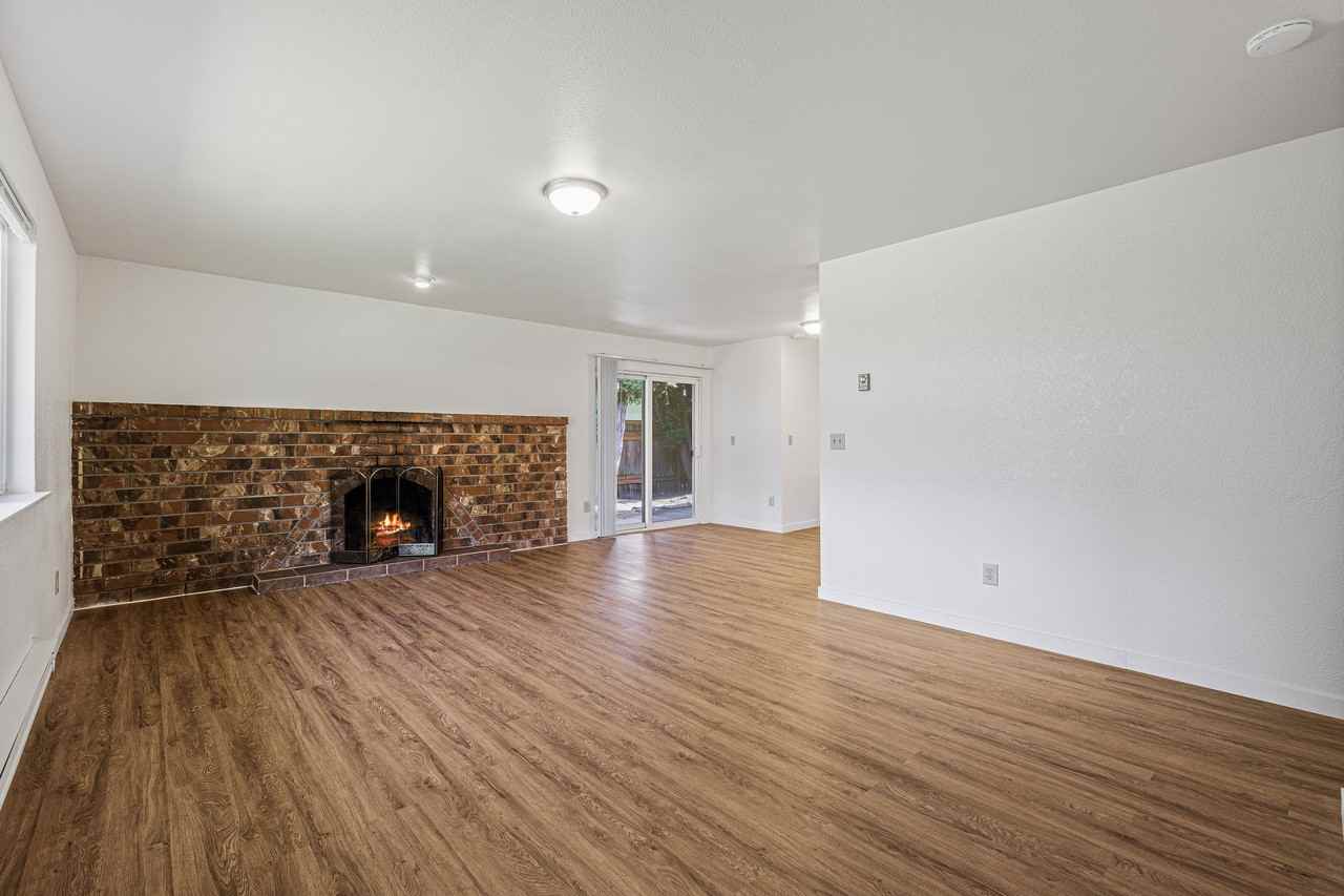 2441 I St Ne #B - Photo 3 of 18