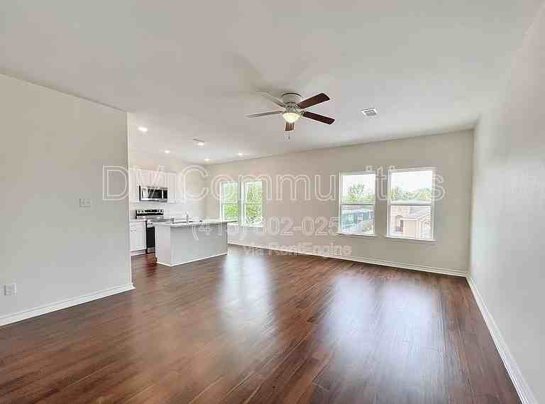 906 Boyd Ct #B - Photo 3 of 16