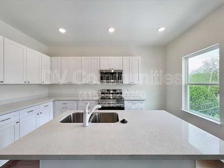 906 Boyd Ct #B - Photo 4 of 16