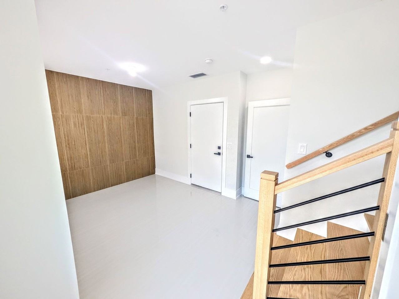 2194 Fruitville Rd - Photo 3 of 30