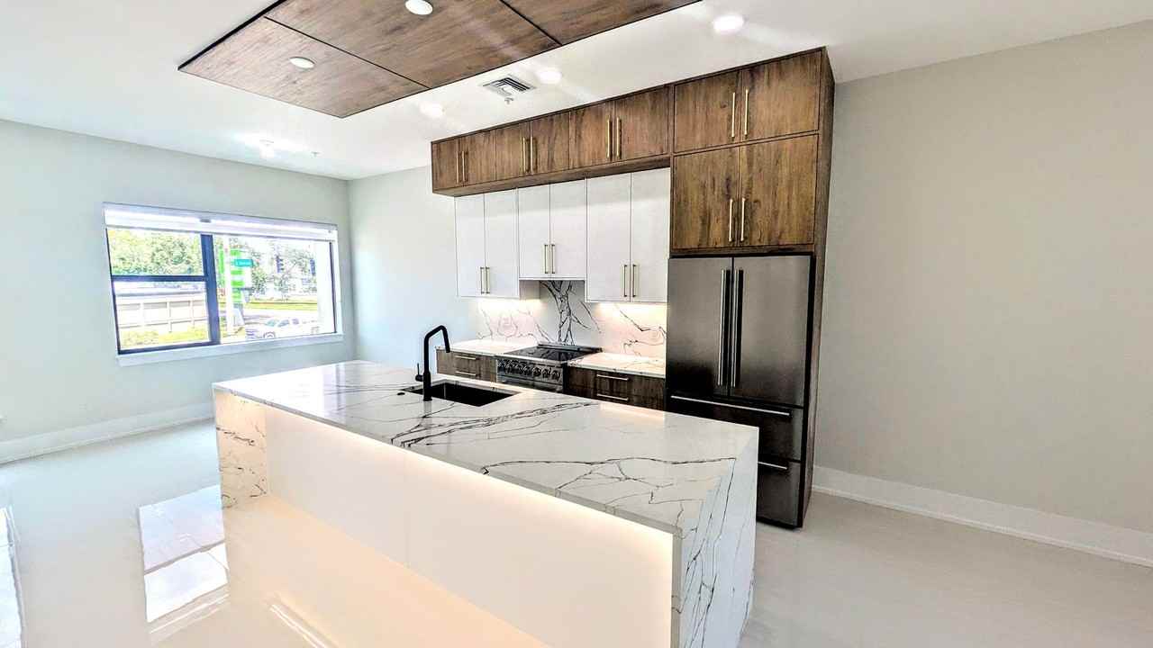 2194 Fruitville Rd - Photo 7 of 30