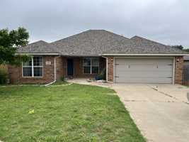 featured image of 1129 Desiree Pl