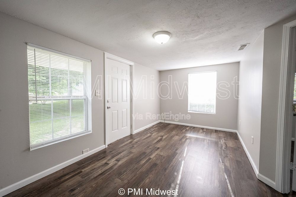 1519 E Mills Ave - Photo 3 of 26