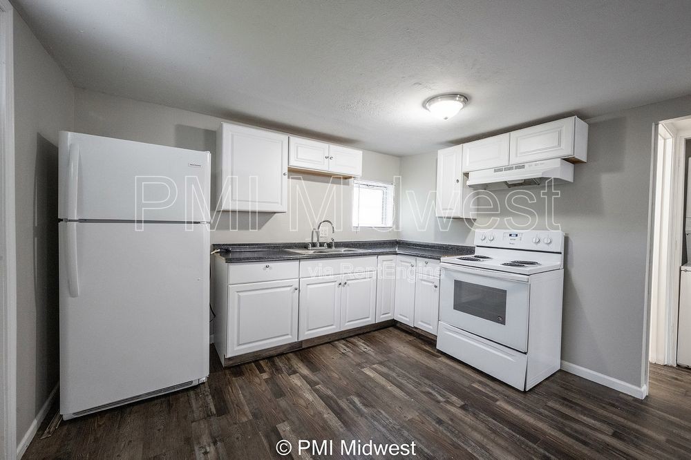 1519 E Mills Ave - Photo 7 of 26
