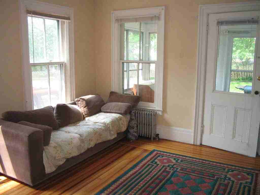 106 Lawrence St - Photo 2 of 9