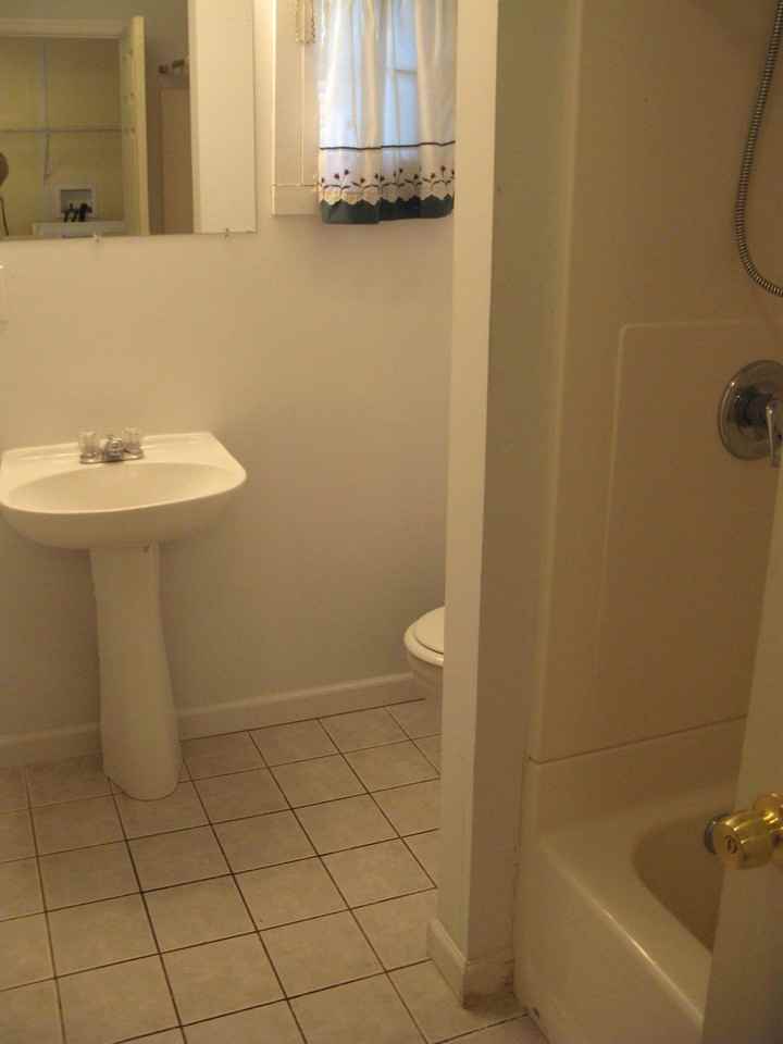 106 Lawrence St - Photo 3 of 9